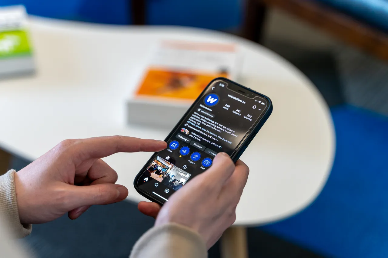 How to Avoid Scams on Social Media Cover Image